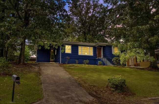 Primary Photo - Cozy and Newly Renovated 3 Bedroom 1 Bath ...