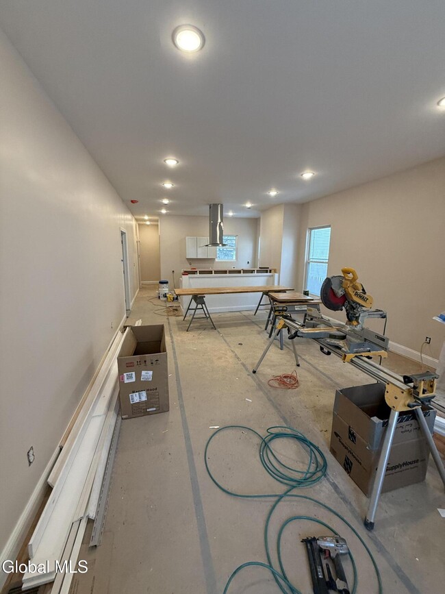 Building Photo - 253 6th Ave