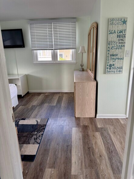 Master Bedroom - 435 Harborside Dr W