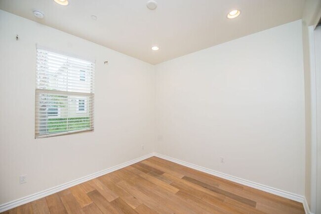 Building Photo - Pacific Shores