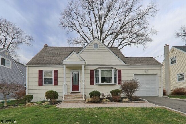 Primary Photo - 7 Osage Dr