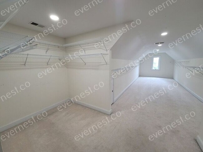 Building Photo - 398 Dunleven Manor Walk NE