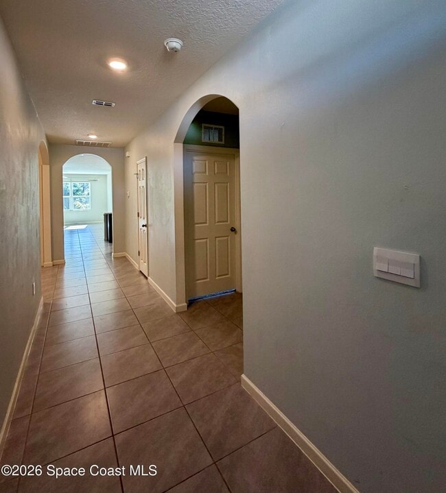 Building Photo - 282 Heritage St SW