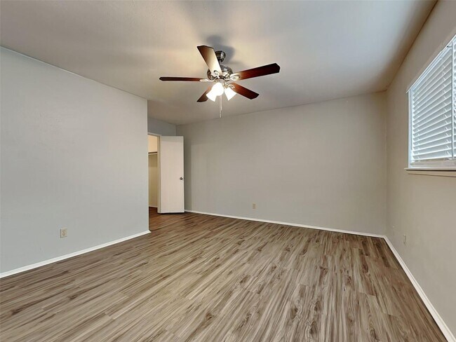 Building Photo - 3 BR/2BA | Renovated Single Family Home | Gated backyard