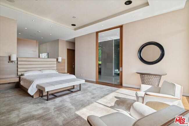 Building Photo - 1232 Sunset Plaza Dr