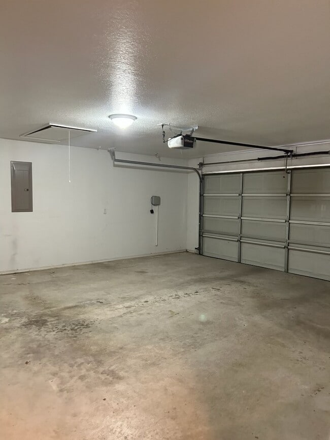 Building Photo - 6 Sunset Limited