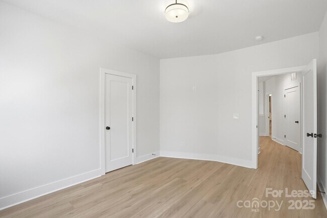 Building Photo - 1306 Carolyn Dr