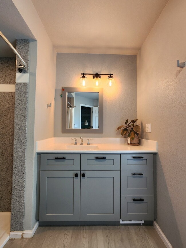 Building Photo - Stunning 3 Bedroom Townhome Tucked Away In Breathtaking Community MOVE IN INCENTIVES AVAILABLE!