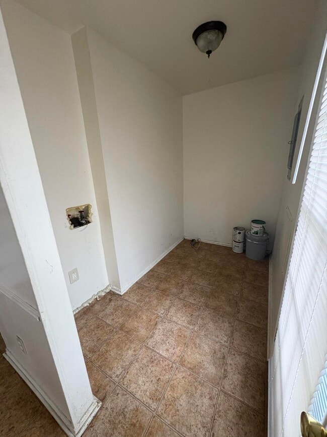 Building Photo - 1280 Ascot Park