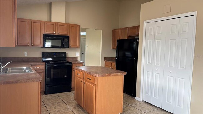 Building Photo - 252 Bramley Ct