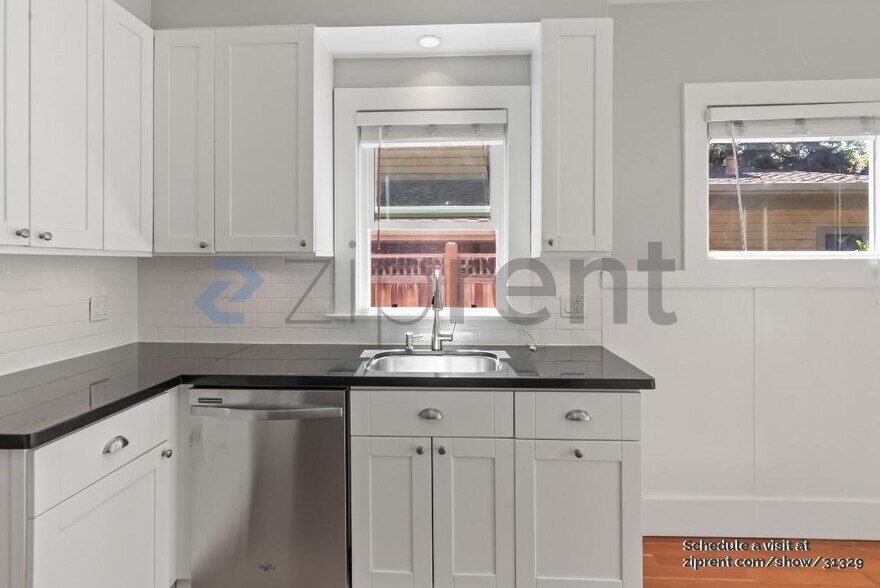 Building Photo - 216 Emerson St