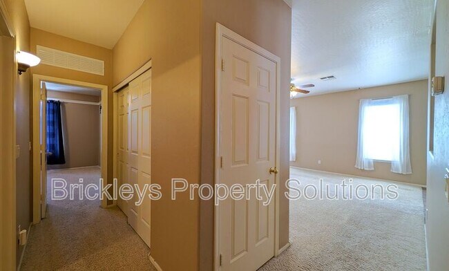 Building Photo - 4236 E Oxford Ln