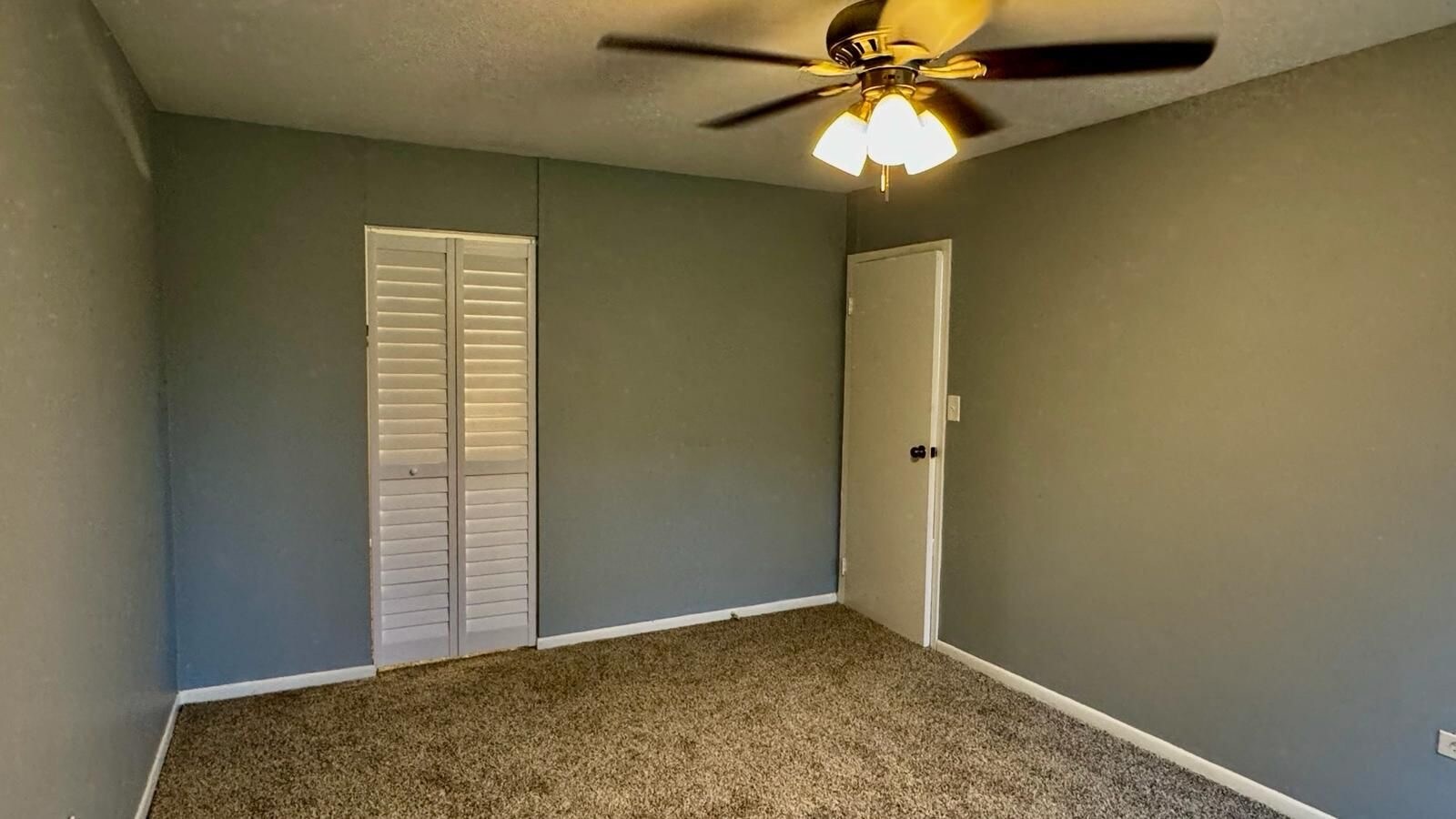 Building Photo - 1041 W Ogden Ave