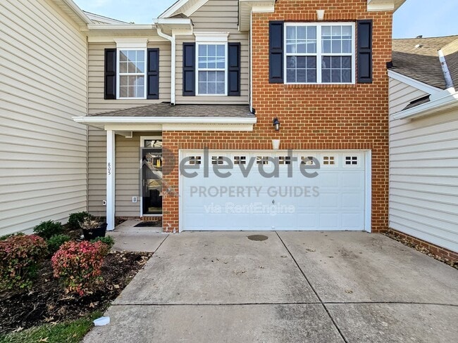 Building Photo - 805 Parkland Pl