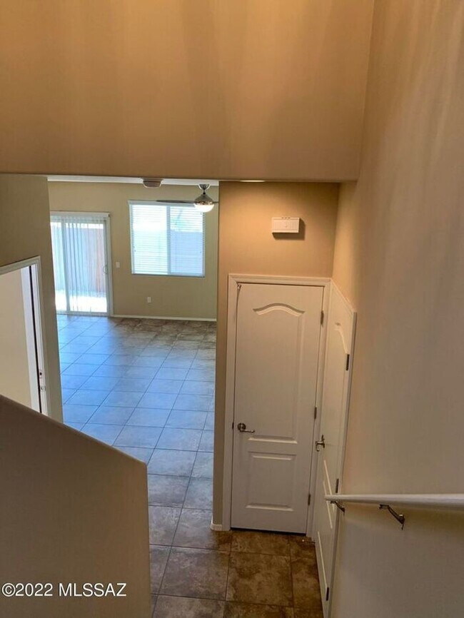 Building Photo - Spacious 3-Bed, 3-Bath Tucson Condo w/ Gar...