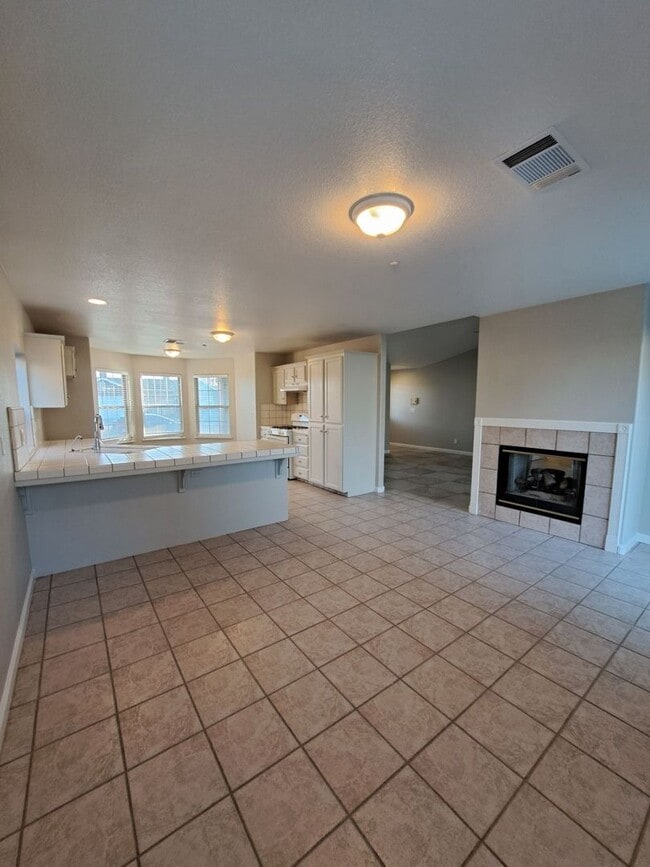 Building Photo - Move-In Special: First Month Free—Don’t Mi...