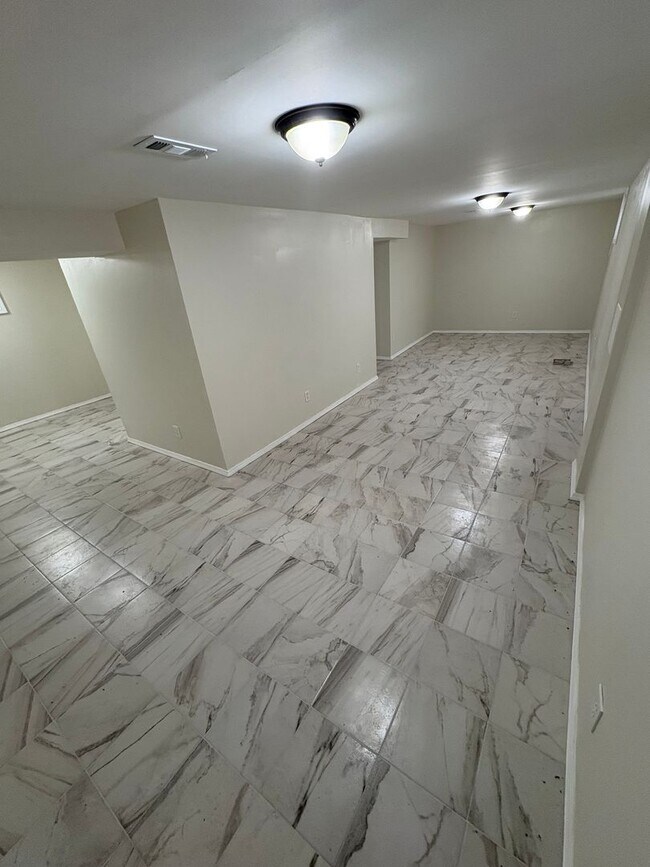 Building Photo - 3 Bedroom / 2 Bath Updated Home / Large Fenced Yard / Brand-New Multi-Level Deck