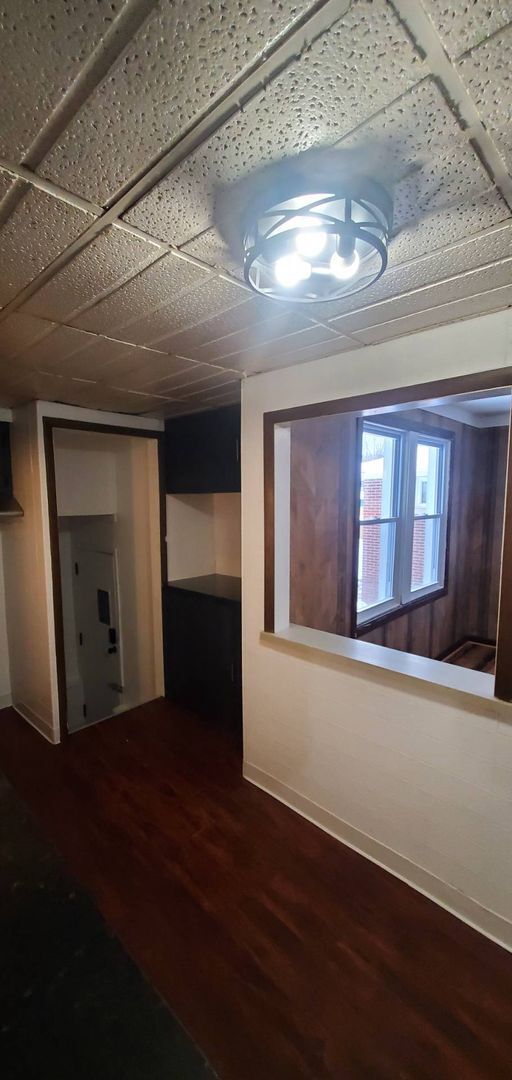 Building Photo - Charming 2-Bedroom Property in Prime Location