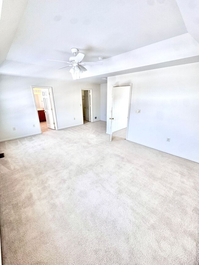 Building Photo - FIVE BEDROOMS in PARKLAND SCHOOLS!