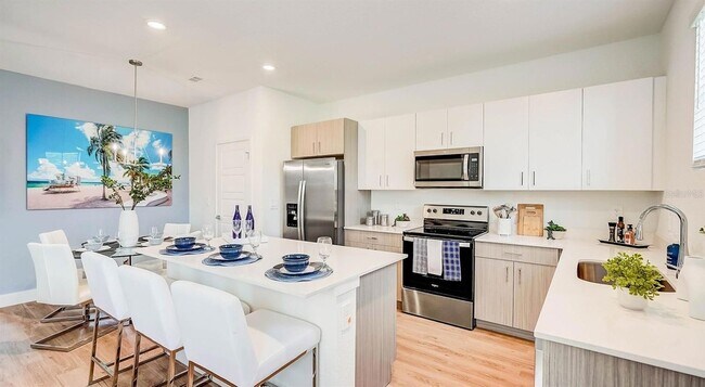 Building Photo - 8044 Gulfstream Ct