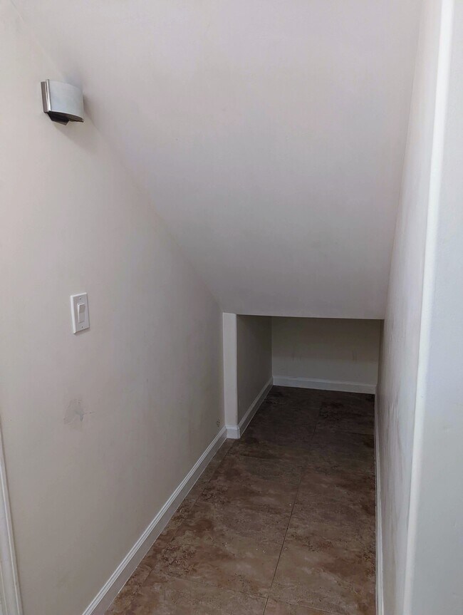 Building Photo - 2318 Waiomao Rd