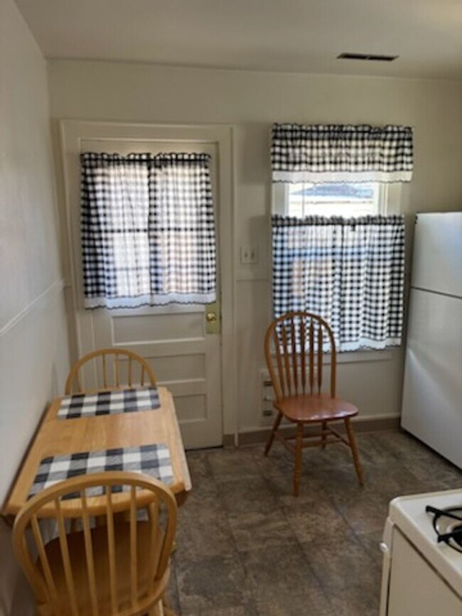 Building Photo - 307 9th St