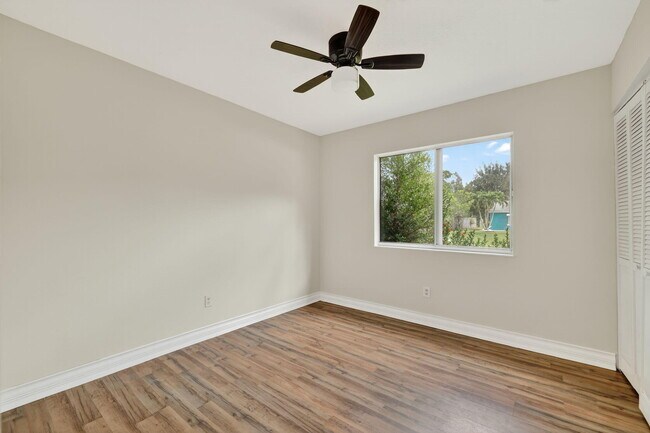 Building Photo - 2252 SE Aneci St