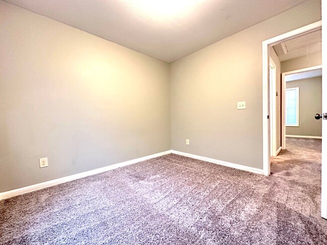 Building Photo - 1192 Meachem Dr