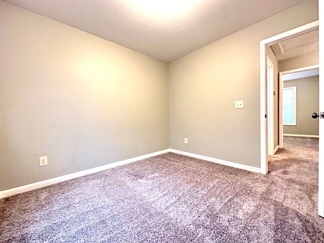Building Photo - Price Improvement + Move-In Special Availa...