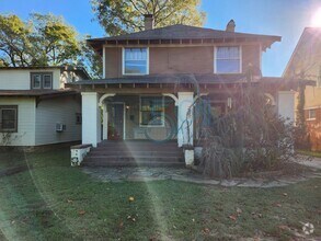 Building Photo - Historical 3 Bedroom 1 Bathroom!
