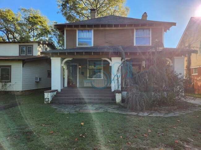 Primary Photo - Historical 3 Bedroom 1 Bathroom!