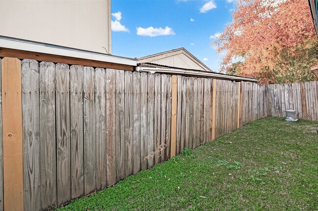 Building Photo - 4410 Wildacres Dr