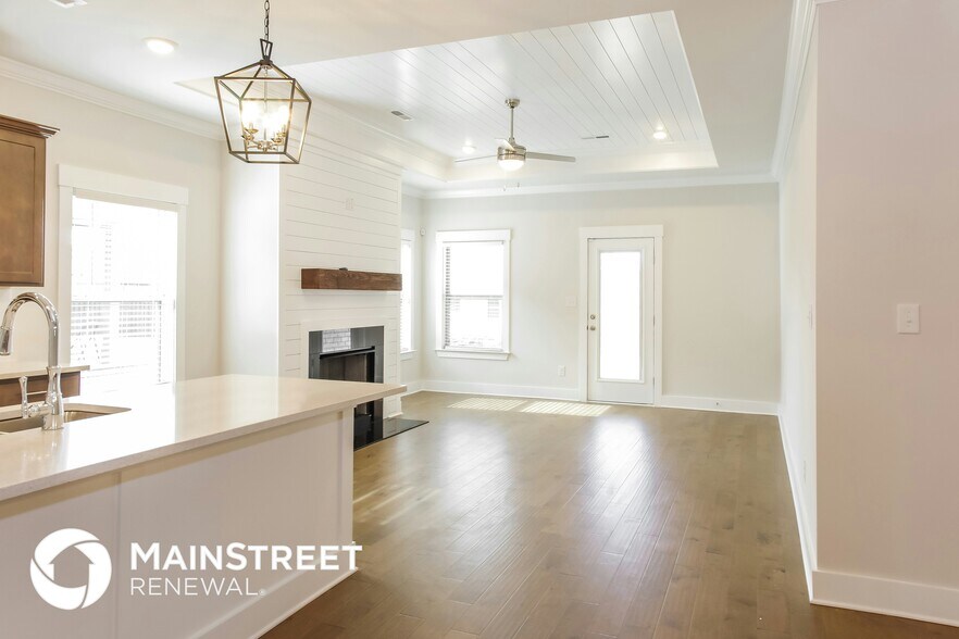 Building Photo - 14705 Greenleaf Dr