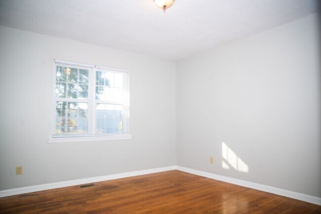 Building Photo - 3 bedroom/ 2 bathroom rental in Cullman City limits