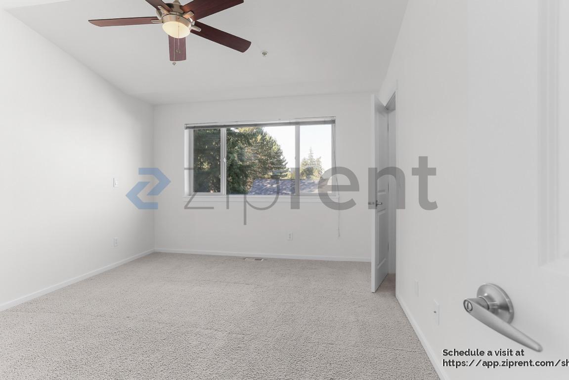 Building Photo - 10813 124th Ave NE