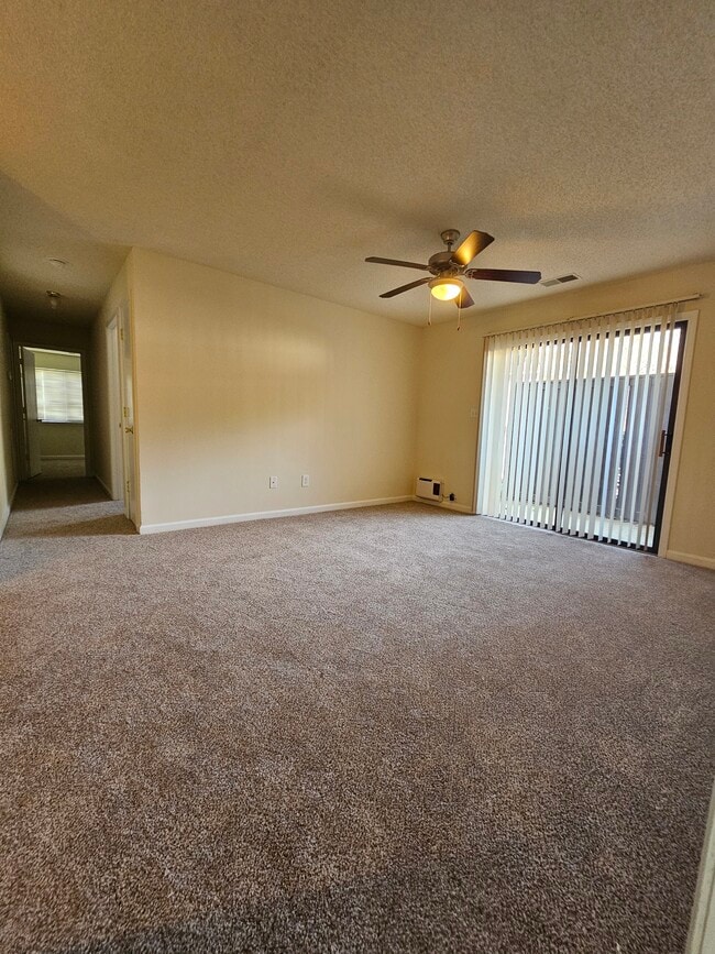 Building Photo - Wood Glen Apartments