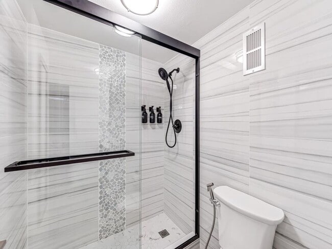 Building Photo - 380 Seaview Ct