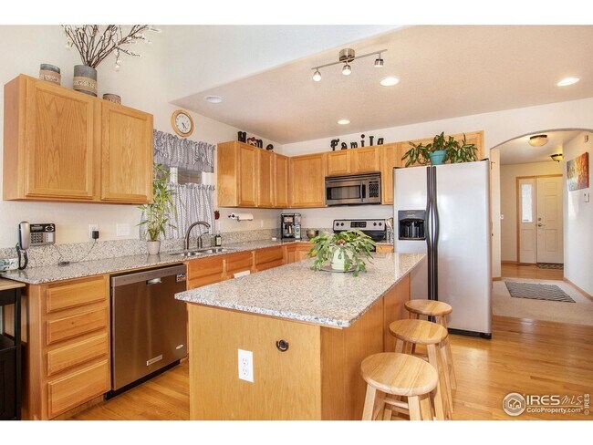Building Photo - Charming 3-Bedroom Home with Loft and Expa...