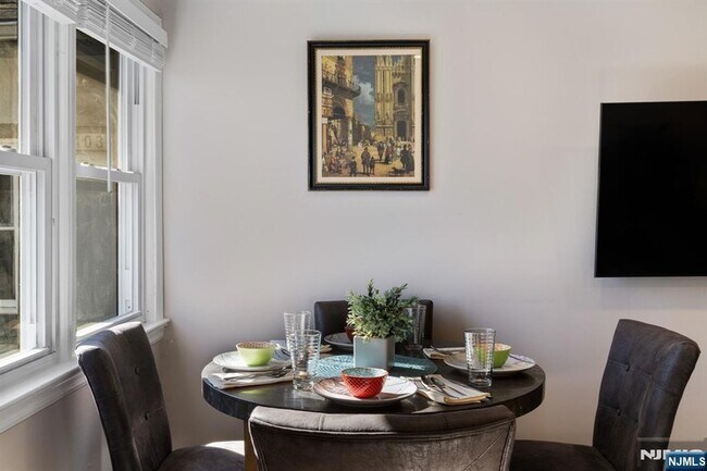 Building Photo - 401-403 Essex Street Unit A