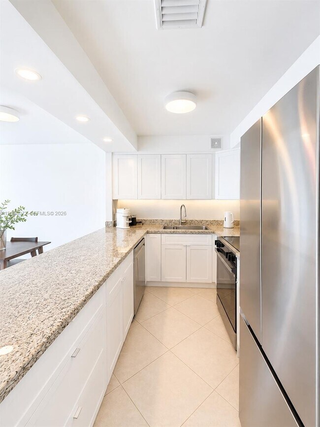 Building Photo - 5838 Collins Ave
