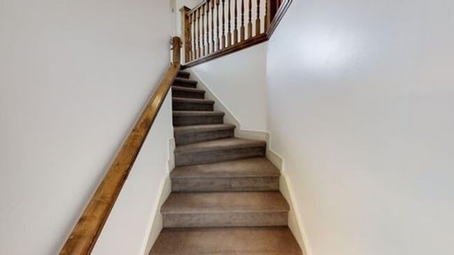 Building Photo - A PERFECT TOWNHOME IN EAGLE MOUNTAIN