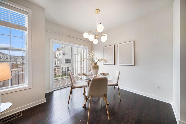 Building Photo - 2856 Ridington Rd