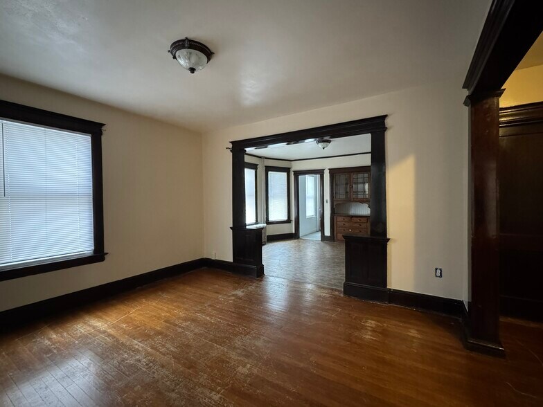 Building Photo - 37 Mountford St