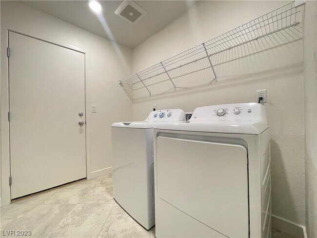Building Photo - 3565 Pontesei Ln