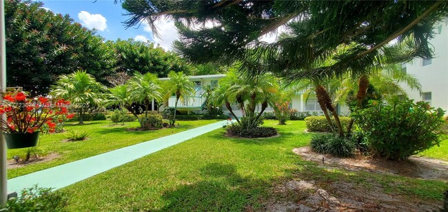 Building Photo - 474 Tilford V