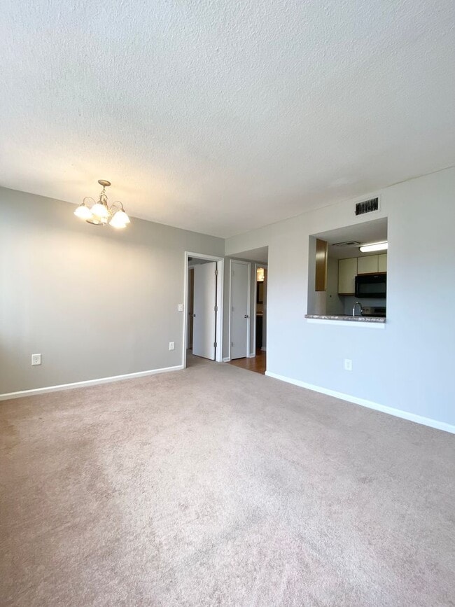 Building Photo - wh405