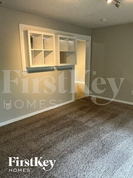 Building Photo - 2206 Fairway Cir SW