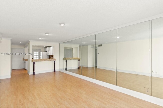 Building Photo - 455 Paradise Isle Blvd