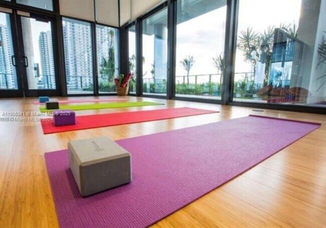 Building Photo - 1600 NE 1st Ave