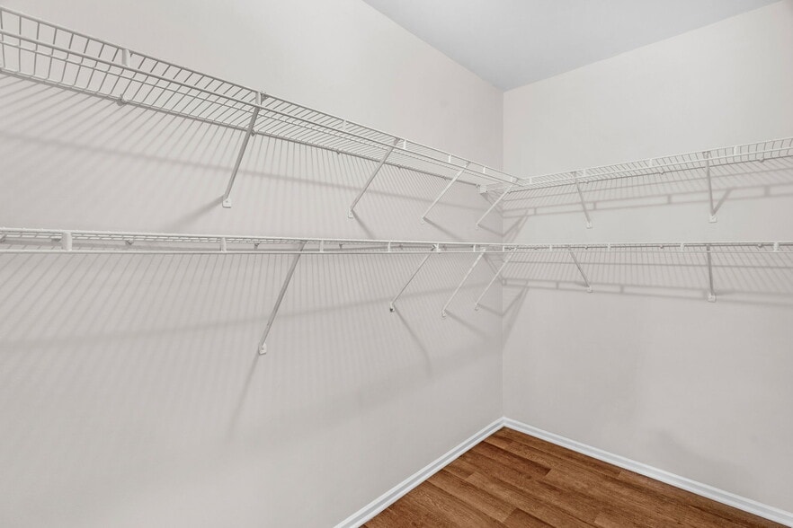 Primary Closet - 2508 Cranbrook Ln